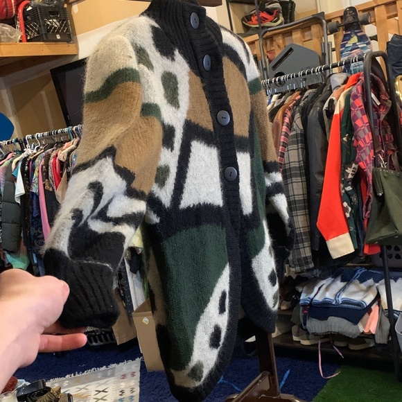 Geometric Patterned Cardigan - Picture 2 of 6